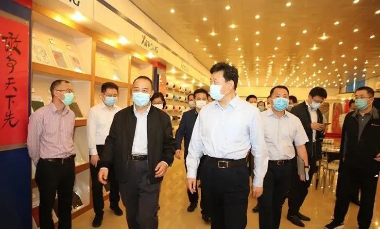【動(dòng)態(tài)新聞】中央復(fù)工復(fù)產(chǎn)調(diào)研組蒞臨天堂硅谷旗下欣龍控股調(diào)研
