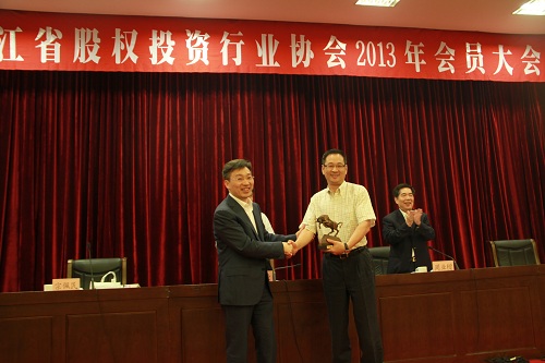 天堂硅谷在省股權(quán)投資協(xié)會(huì)2013年會(huì)上喜獲四項(xiàng)殊榮 天堂硅谷在省股權(quán)投資協(xié)會(huì)2013年會(huì)上喜獲四項(xiàng)殊榮