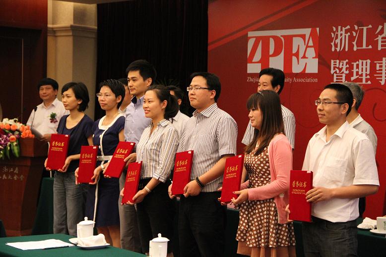 公司在省股權(quán)投資行業(yè)協(xié)會(huì)年度會(huì)議上喜獲三項(xiàng)殊榮 公司在省股權(quán)投資行業(yè)協(xié)會(huì)年度會(huì)議上喜獲三項(xiàng)殊榮